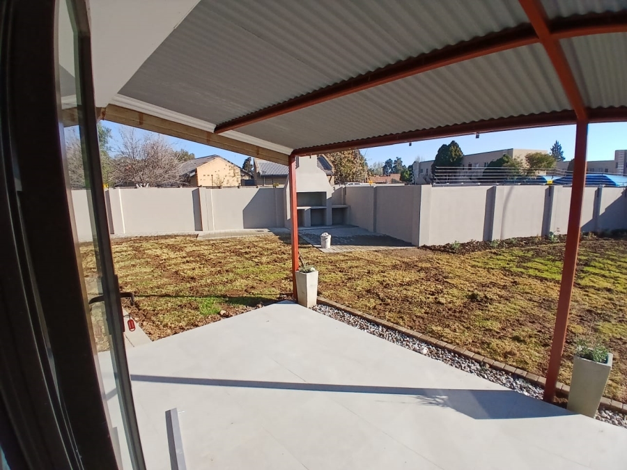 To Let 4 Bedroom Property for Rent in Pellissier Free State